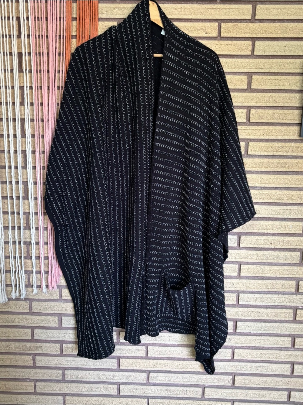 Women's Black/White Open Sweater Wrap - Linda Lundstrom - 10 - 12 - Shrug - O/S